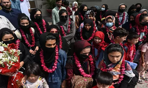 അഫ്ഗാനിസ്​ഥാനിൽ നിന്നും വനിതാ ഫുട്ബോള്‍ താരങ്ങളെ ദോഹയിലെത്തിച്ചു: ഖത്തറിന് നന്ദി പറഞ്ഞ് ഫിഫ