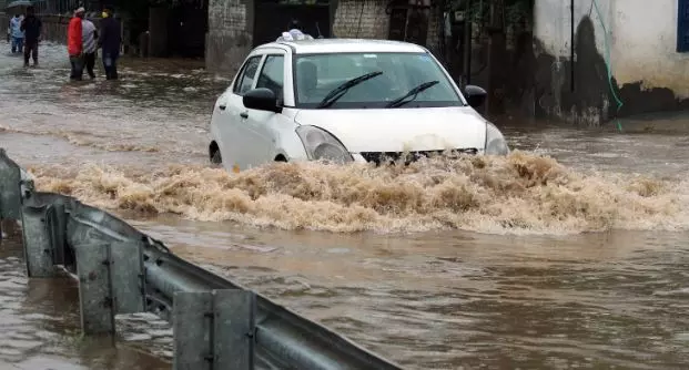 കനത്ത മഴ ഇന്നും തുടരും; 7 ജില്ലകളില് യെല്ലോ അലര്ട്ട് കനത്ത മഴ ഇന്നും തുടരും; 7 ജില്ലകളില് യെല്ലോ അലര്ട്ട്