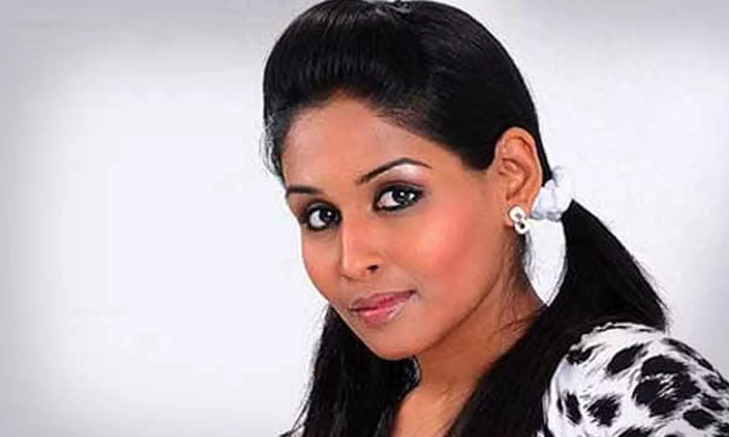 200 കോടി തട്ടിപ്പിൽ നടി ലീന പോളിന് നിർണായക പങ്ക്; കസ്റ്റഡി കാലാവധി നീട്ടി 200 കോടി തട്ടിപ്പിൽ നടി ലീന പോളിന് നിർണായക പങ്ക്; കസ്റ്റഡി കാലാവധി നീട്ടി