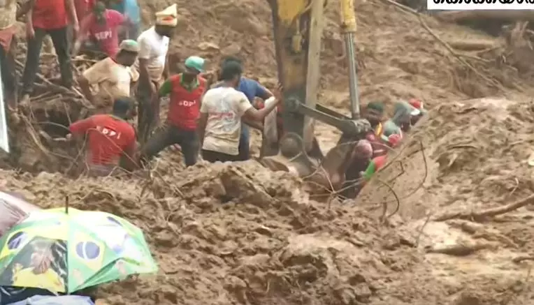 കെട്ടിപ്പിടിച്ച് ചേതനയറ്റ കുഞ്ഞുശരീരങ്ങൾ; കൊക്കയാറിൽ ജീവൻ നഷ്ടപ്പെട്ടത് അഞ്ചു കുട്ടികൾക്ക്