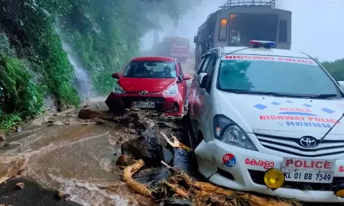 ദുരിതപ്പെയ്ത്തില്‍ വിറങ്ങലിച്ച് കേരളം; കോട്ടയത്തും ഇടുക്കിയിലുമായി 17 പേര്‍ക്കായി തെരച്ചില്‍