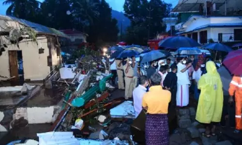 കൂട്ടിക്കല്‍ ഉരുള്‍പൊട്ടലില്‍ മരണം എട്ടായി; മൂന്ന് പേര്‍ മണ്ണിനടിയില്‍