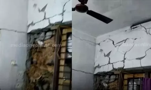 പൊളിച്ചുകളയുകയല്ലാതെ വേറെ വഴിയില്ല: മണ്ണിടിഞ്ഞ് തകർന്ന് പനവൂരിലെ വീട്