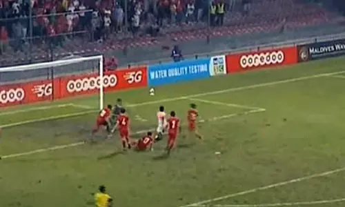 തടയാൻ അഞ്ചു ഡിഫൻഡർമാരും ഗോൾകീപ്പറും; എന്നിട്ടും സഹലിന്റെ വണ്ടർ ഗോൾ!