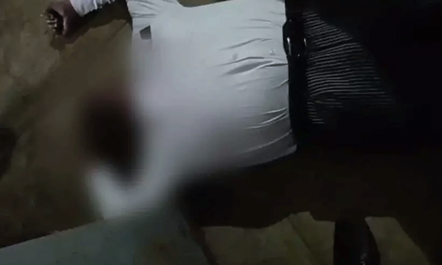 യു.പിയിലെ ഷാജഹാൻപൂരിൽ കോടതിവളപ്പിൽ അഭിഭാഷകൻ വെടിയേറ്റു മരിച്ചു യു.പിയിലെ ഷാജഹാൻപൂരിൽ കോടതിവളപ്പിൽ അഭിഭാഷകൻ വെടിയേറ്റു മരിച്ചു