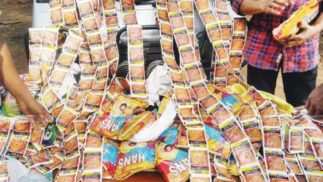 കുപ്പിവെള്ള വ്യാപാരത്തിന്റെ മറവില് ലഹരിക്കച്ചവടം; രണ്ട് പേര് അറസ്റ്റില് കുപ്പിവെള്ള വ്യാപാരത്തിന്റെ മറവില് ലഹരിക്കച്ചവടം; രണ്ട് പേര് അറസ്റ്റില്