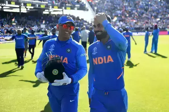 ധോണിയുടെ സാന്നിധ്യം ഇന്ത്യൻ ടീമിന്റെ ആത്മവിശ്വാസം വർധിപ്പിക്കും: വിരാട് കോഹ്ലി ധോണിയുടെ സാന്നിധ്യം ഇന്ത്യൻ ടീമിന്റെ ആത്മവിശ്വാസം വർധിപ്പിക്കും: വിരാട് കോഹ്ലി