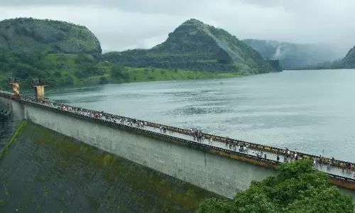 10 ഡാമുകളില്‍ റെഡ് അലർട്ട്; ഡാമുകള്‍ തുറക്കുന്നത് തീരുമാനിക്കാൻ വിദഗ്ധ സമിതിയെ ചുമതലപ്പെടുത്തി