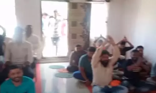 നിർബന്ധിത മതംമാറ്റം: കർണാടകയിൽ ഹിന്ദുത്വസംഘടനകൾ ചർച്ച് കൈയേറി; പുരോഹിതനുനേരെ ആക്രമണം നിർബന്ധിത മതംമാറ്റം: കർണാടകയിൽ ഹിന്ദുത്വസംഘടനകൾ ചർച്ച് കൈയേറി; പുരോഹിതനുനേരെ ആക്രമണം