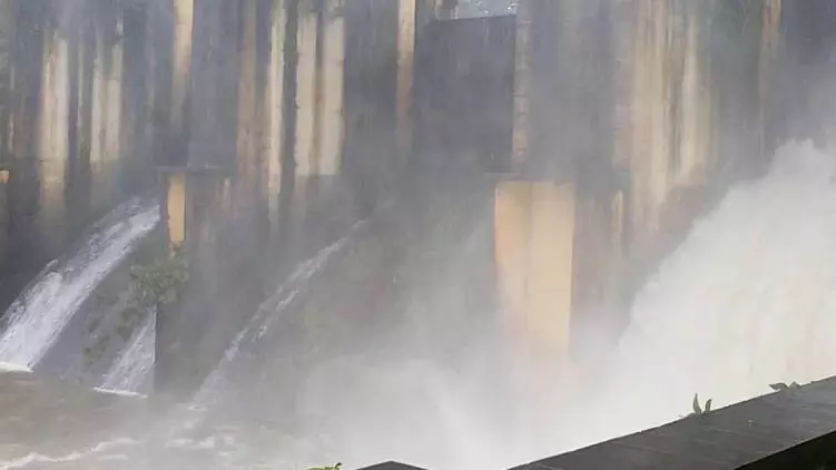 ഇടമലയാര്‍, പമ്പ ഡാമുകള്‍ തുറന്നു; പെരിയാര്‍, പമ്പ തീരങ്ങളില്‍ ജാഗ്രത