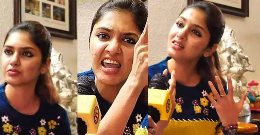 എടീ, നീ എന്നൊക്കെ വിളിക്കാനും എന്റെ കാറ് തല്ലിപ്പൊളിക്കാനും ആരാണ് അവർക്ക് അനുവാദം നൽകിയത്; ഗായത്രി സുരേഷ് എടീ, നീ എന്നൊക്കെ വിളിക്കാനും എന്റെ കാറ് തല്ലിപ്പൊളിക്കാനും ആരാണ് അവർക്ക് അനുവാദം നൽകിയത്; ഗായത്രി സുരേഷ്