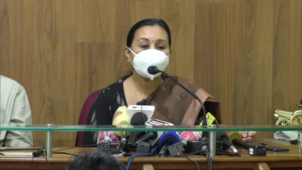 ക്യാമ്പുകളില് കോവിഡ് പകരാതിരിക്കാന് പ്രത്യേക ജാഗ്രത വേണം: മന്ത്രി വീണാ ജോര്ജ് ക്യാമ്പുകളില് കോവിഡ് പകരാതിരിക്കാന് പ്രത്യേക ജാഗ്രത വേണം: മന്ത്രി വീണാ ജോര്ജ്