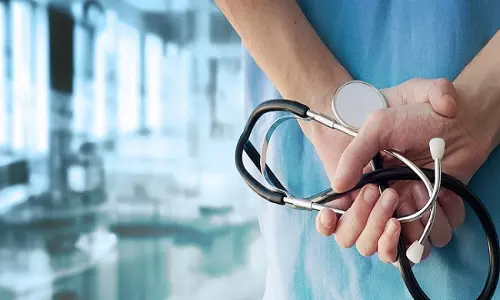 വൃക്കയിലെ കല്ല് നീക്കാന്‍ ശസ്ത്രക്രിയ, വൃക്ക തന്നെ പുറത്തെടുത്ത് ഡോക്ടര്‍; 11 ലക്ഷം പിഴ ചുമത്തി