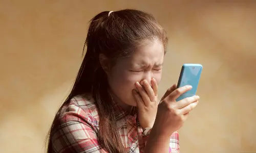 ടീനേജ് പെൺകുട്ടികളിൽ വ്യാപിക്കുന്ന ആരോഗ്യപ്രശ്നം; പിന്നിൽ ടിക് ടോക്കെന്ന് വിദഗ്ധർ