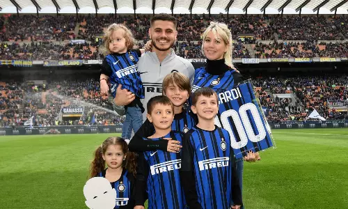 ഭാര്യ പിണങ്ങിപ്പോയി, തിരിച്ചുവന്നില്ലെങ്കിൽ പി.എസ്.ജി വിടും; ഭീഷണിയുമായി മൗറോ ഇക്കാർഡി ഭാര്യ പിണങ്ങിപ്പോയി, തിരിച്ചുവന്നില്ലെങ്കിൽ പി.എസ്.ജി വിടും; ഭീഷണിയുമായി മൗറോ ഇക്കാർഡി