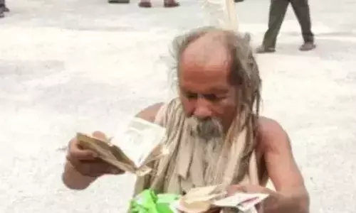 നോട്ട് നിരോധനം അറിഞ്ഞില്ല; 65000 രൂപയുടെ പഴയ നോട്ടുകൾ മാറ്റിനൽകണമെന്ന് അന്ധനായ വയോധികൻ നോട്ട് നിരോധനം അറിഞ്ഞില്ല; 65000 രൂപയുടെ പഴയ നോട്ടുകൾ മാറ്റിനൽകണമെന്ന് അന്ധനായ വയോധികൻ