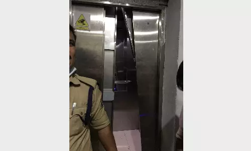 കൊയിലാണ്ടിയിൽ ലിഫ്റ്റിൽ കുടുങ്ങിയ യുവതിയെ രക്ഷപ്പെടുത്തി