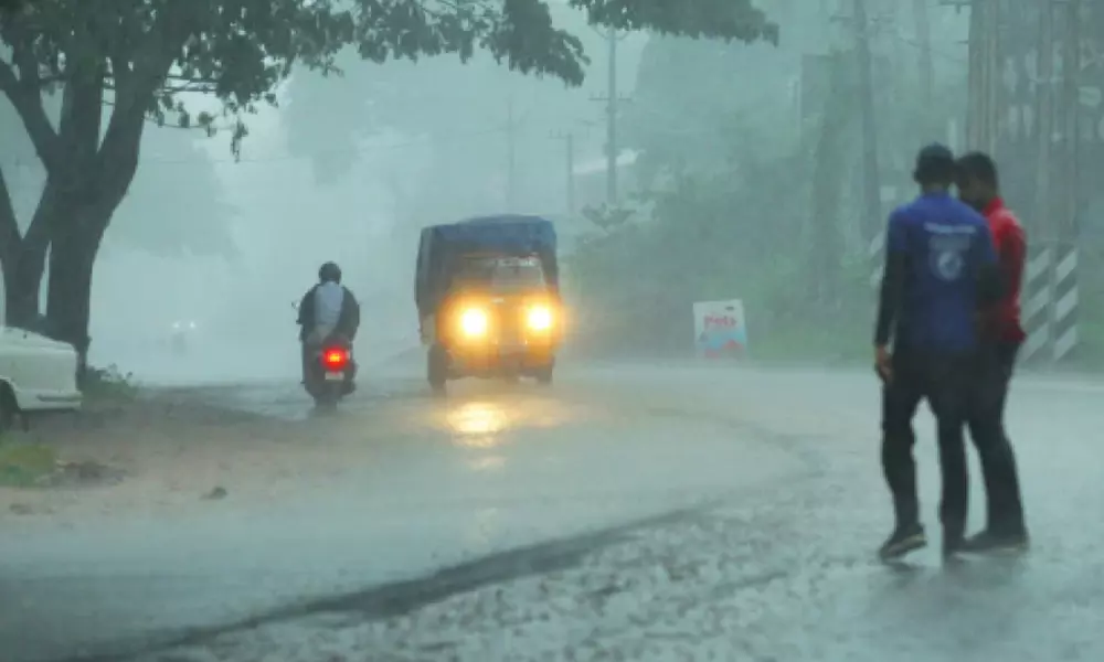 സംസ്ഥാനത്ത് ഇന്ന് തീവ്രമഴയ്ക്ക് സാധ്യത; 11 ജില്ലകളിൽ ഓറഞ്ച് അലർട്ട് സംസ്ഥാനത്ത് ഇന്ന് തീവ്രമഴയ്ക്ക് സാധ്യത; 11 ജില്ലകളിൽ ഓറഞ്ച് അലർട്ട്