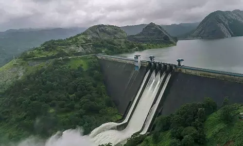 ഇടുക്കി ഡാമിൽ ജലനിരപ്പ് കുറയുന്നു; വൃഷ്ടിപ്രദേശത്ത് മഴയ്ക്ക് ശമനം