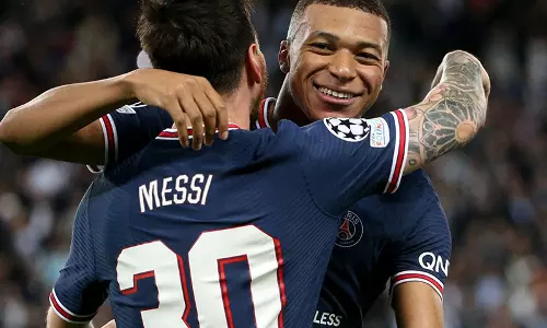 ഹാട്രിക്കിനരികിൽ മെസ്സി പെനാൽട്ടി വിട്ടുനൽകി; എംബാപ്പെ അത് മിസ്സാക്കി