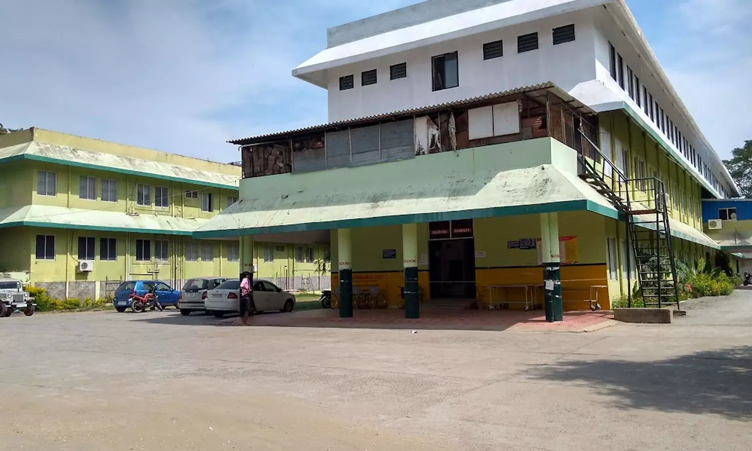 അട്ടപ്പാടി കോട്ടത്തറ ട്രൈബൽ സ്പെഷ്യാലിറ്റി ആശുപത്രിയിലെ താൽകാലിക ജീവനക്കാർക്ക് കഴിഞ്ഞ മൂന്നുമാസമായി ശമ്പളമില്ല അട്ടപ്പാടി കോട്ടത്തറ ട്രൈബൽ സ്പെഷ്യാലിറ്റി ആശുപത്രിയിലെ താൽകാലിക ജീവനക്കാർക്ക് കഴിഞ്ഞ മൂന്നുമാസമായി ശമ്പളമില്ല