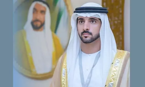 നിരീക്ഷണ വളയത്തിന് മുകളിലിരുന്ന് കാപ്പി കുടിക്കുന്ന ദുബൈ കിരീടാവകാശിയുടെ വീഡിയോ വൈറൽ നിരീക്ഷണ വളയത്തിന് മുകളിലിരുന്ന് കാപ്പി കുടിക്കുന്ന ദുബൈ കിരീടാവകാശിയുടെ വീഡിയോ വൈറൽ