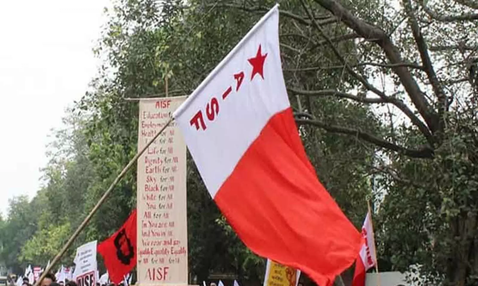 എസ്.എഫ്.ഐയും ആര്‍.എസ്.എസും തമ്മിലെന്തു വ്യത്യാസം? എം.ജി സര്‍വകലാശാല സംഘര്‍ഷത്തില്‍ പ്രതിഷേധവുമായി എ.ഐ.എസ്.എഫ്