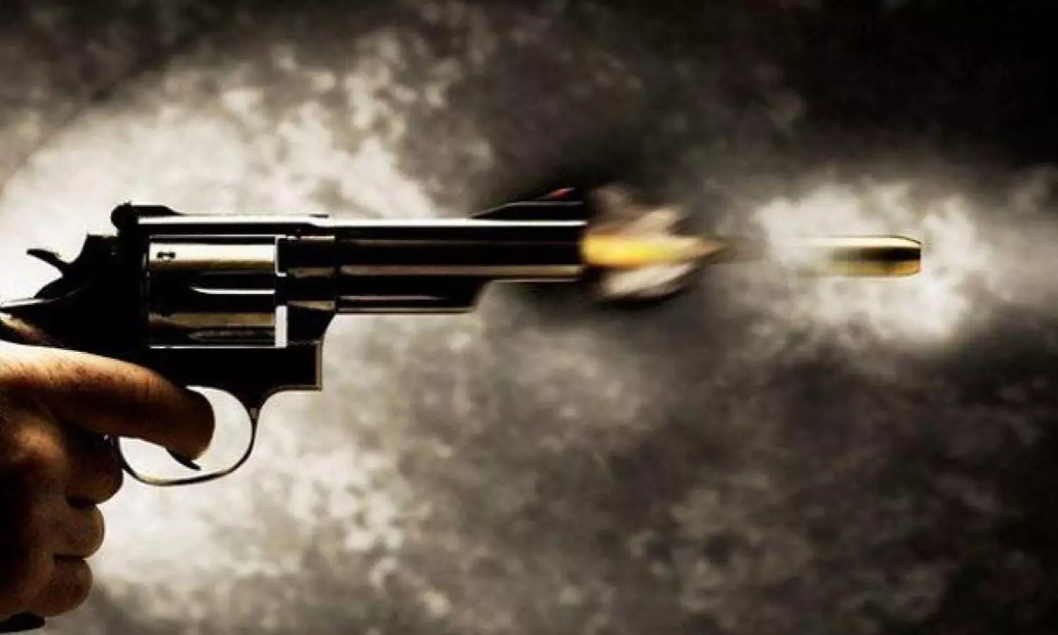 സിനിമാ ഷൂട്ടിങ്ങിനിടെ നടന്റെ തോക്കിൽ നിന്നു വെടിയേറ്റ് ഛായാഗ്രാഹക മരിച്ചു; സംവിധായകന് പരിക്ക്