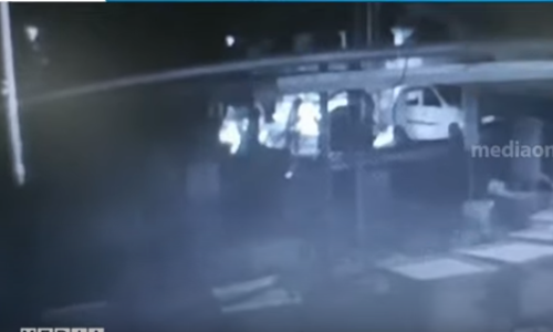 കോഴിക്കോട് സ്വര്‍ണ വ്യാപാരിയെ ആക്രമിച്ച് സ്വര്‍ണം കവര്‍ന്നതിന്‍റെ സിസി ടിവി ദൃശ്യങ്ങള്‍ മീഡിയവണിന്