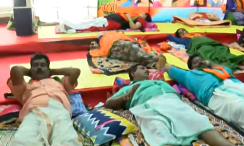 തിരുവനന്തപുരം നഗരസഭയില്‍ ബിജെപി കൗൺസിലർമാരുടെ പ്രതിഷേധം