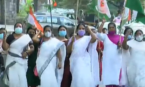 കുട്ടിയെ കടത്തിയ സംഭവത്തില്‍ പ്രതിഷേധിച്ച് മഹിളാ കോണ്‍ഗ്രസ് മാര്‍ച്ച്