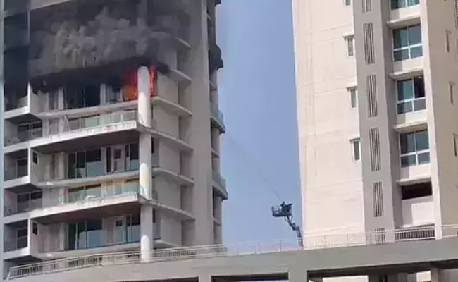 മുംബൈ പരേലിൽ ബഹുനില കെട്ടിടത്തില്‍ തീപിടിത്തം; ചാടിരക്ഷപ്പെടാന്‍ ശ്രമിക്കുന്നതിനിടെ ഒരാള്‍ മരിച്ചു