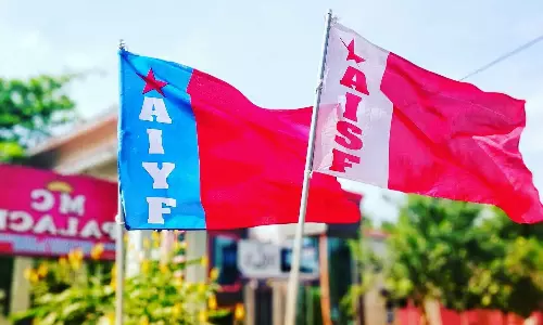 ഉയർത്തിപ്പിടിക്കുന്ന മുദ്രാവാക്യത്തിൻ്റെ അന്തസത്ത മനസിലാക്കാൻ കഴിയാത്ത ഒരാൾക്കൂട്ടം മാത്രമായി എസ് എഫ് ഐ അധ:പതിച്ചു:എ ഐ വൈ എഫ് ഉയർത്തിപ്പിടിക്കുന്ന മുദ്രാവാക്യത്തിൻ്റെ അന്തസത്ത മനസിലാക്കാൻ കഴിയാത്ത ഒരാൾക്കൂട്ടം മാത്രമായി എസ് എഫ് ഐ അധ:പതിച്ചു:എ ഐ വൈ എഫ്