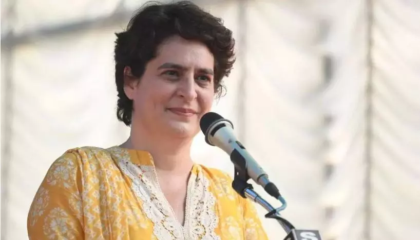 സ്മാര്‍ട് ഫോണ്‍, സ്കൂട്ടര്‍, സര്‍ക്കാര്‍ ജോലി... യു.പിയില്‍ വാഗ്ദാന പെരുമഴയുമായി പ്രിയങ്ക