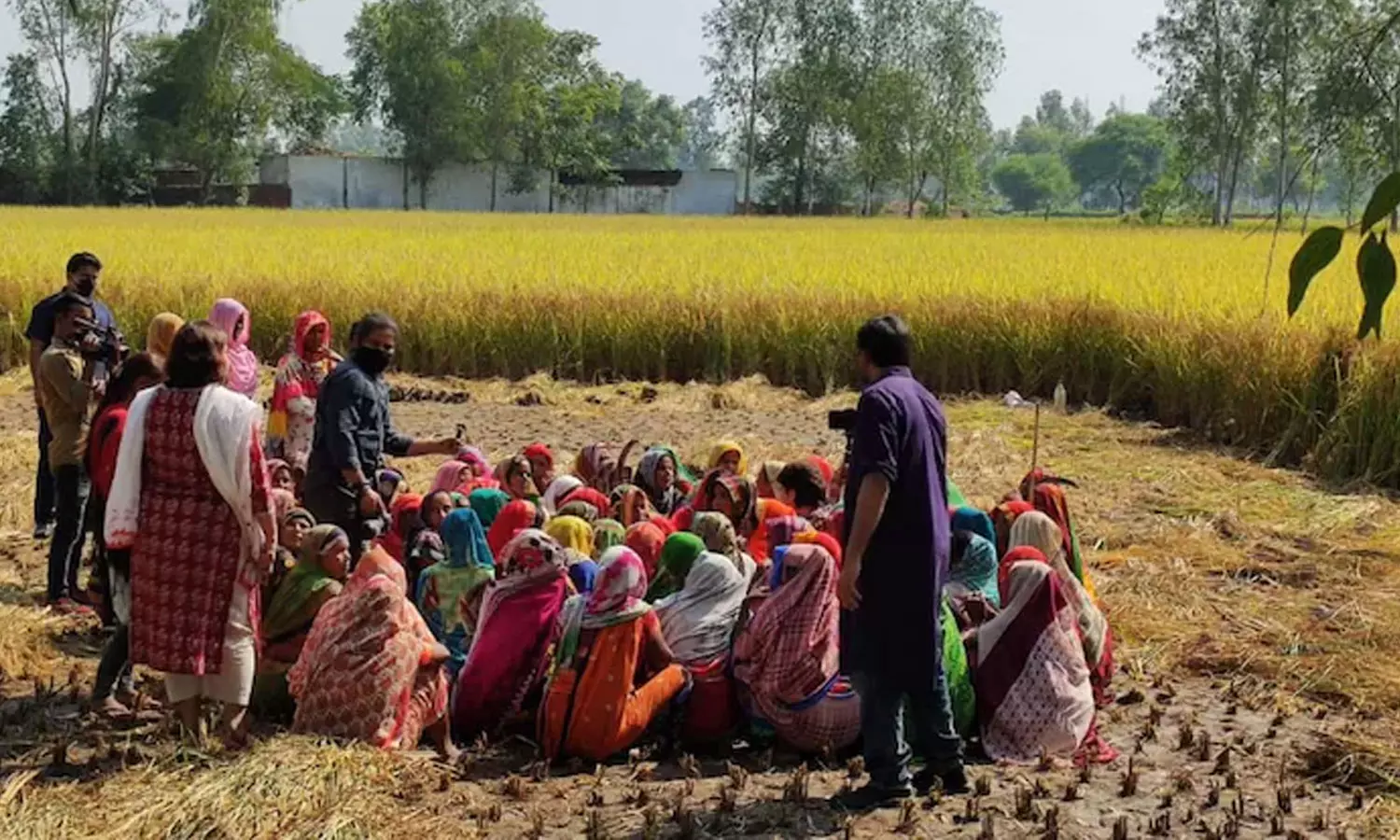 ആലു പൊറോട്ട, ജാഗ്രി- കർഷകരോടൊപ്പം സ്നേഹം പങ്കുവെച്ച് പ്രിയങ്ക ഗാന്ധി ആലു പൊറോട്ട, ജാഗ്രി- കർഷകരോടൊപ്പം സ്നേഹം പങ്കുവെച്ച് പ്രിയങ്ക ഗാന്ധി