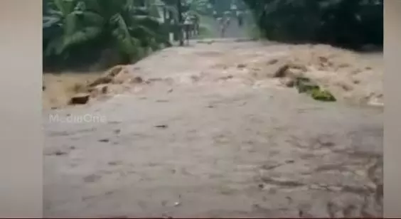 പത്തനംതിട്ടയിൽ ശക്തമായ മഴ; രണ്ടിടത്ത് ഉരുൾപൊട്ടി പത്തനംതിട്ടയിൽ ശക്തമായ മഴ; രണ്ടിടത്ത് ഉരുൾപൊട്ടി