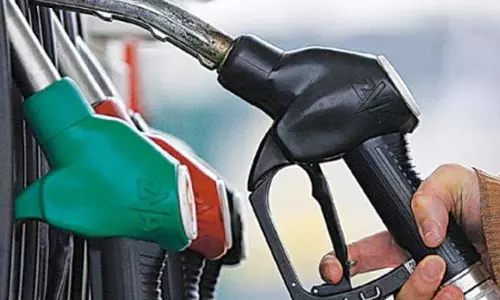 റോക്കറ്റ് പോലെ കുതിച്ച് ഇന്ധനവില