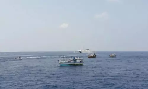 പൊന്നാനിയിൽ വള്ളം മറിഞ്ഞ് അപകടം: കാണാതായ മത്സ്യത്തൊഴിലാളികൾക്കായി തിരച്ചിൽ തുടരുന്നു