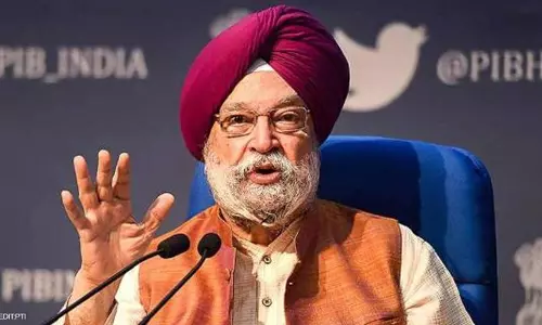 പെട്രോള്‍ നികുതിയെടുത്താണ് വാക്‌സിന്‍ കൊടുക്കുന്നത്; ഇന്ധനവിലയെ ന്യായീകരിച്ച് കേന്ദ്രമന്ത്രി