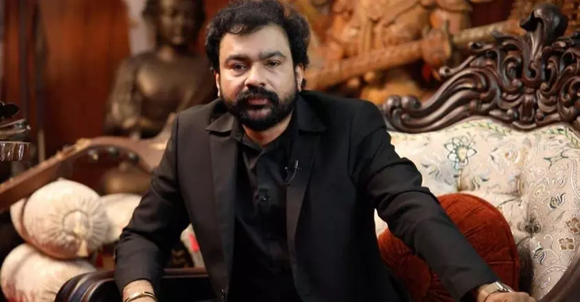 നിർണായക തെളിവായ പെൻഡ്രൈവ് നശിപ്പിക്കാന് പറഞ്ഞു: മോൻസനെതിരെ കൂടുതല് വെളിപ്പെടുത്തലുമായി ജീവനക്കാര് നിർണായക തെളിവായ പെൻഡ്രൈവ് നശിപ്പിക്കാന് പറഞ്ഞു: മോൻസനെതിരെ കൂടുതല് വെളിപ്പെടുത്തലുമായി ജീവനക്കാര്