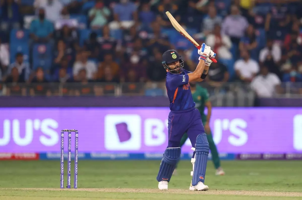 നങ്കൂരമിട്ട് കോഹ്ലി; നടുവൊടിച്ച് അഫ്രീദി നങ്കൂരമിട്ട് കോഹ്ലി; നടുവൊടിച്ച് അഫ്രീദി