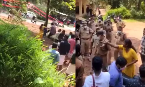 എം.ജി സർവകലാശാല സംഘർഷ കേസില് പരാതിക്കാർ മൊഴി നല്കിയില്ല: നേതാക്കളെ ബന്ധപ്പെടാന് കഴിഞ്ഞില്ലെന്ന് പോലീസ് എം.ജി സർവകലാശാല സംഘർഷ കേസില് പരാതിക്കാർ മൊഴി നല്കിയില്ല: നേതാക്കളെ ബന്ധപ്പെടാന് കഴിഞ്ഞില്ലെന്ന് പോലീസ്