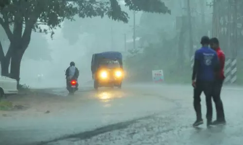 ചൊവ്വാഴ്ച സംസ്ഥാനത്ത് കനത്ത മഴ; നാല് ജില്ലകളില്‍ ഓറഞ്ച് അലര്‍ട്ട്