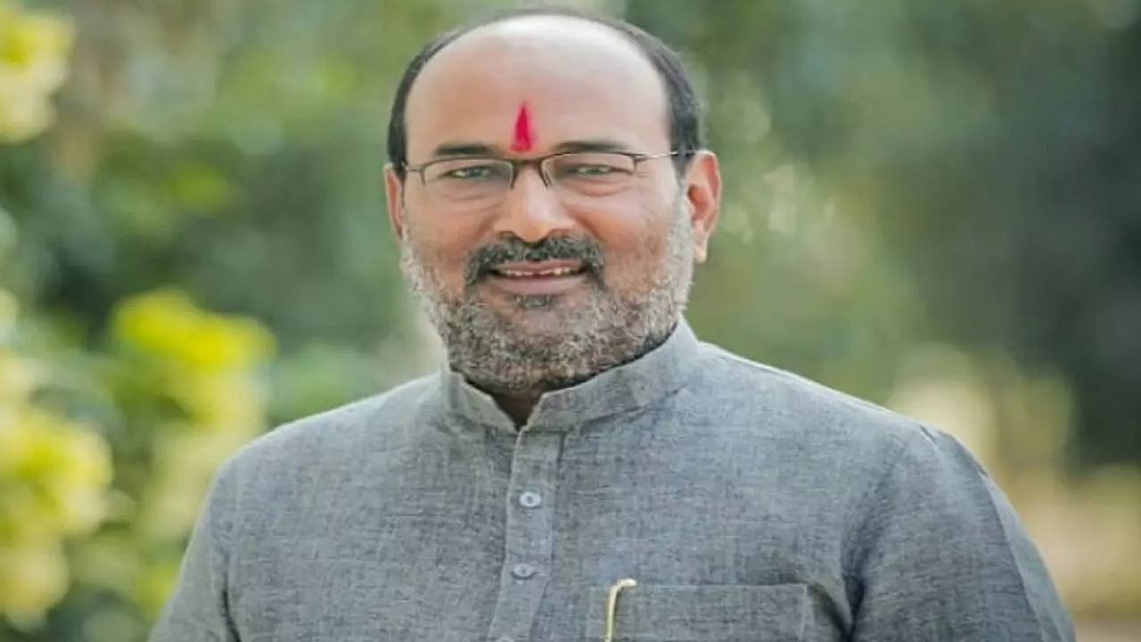 ഇ.ഡി എന്നെ തൊടില്ല, കാരണം ഞാന് ബി.ജെ.പി എംപിയാണ്; വിവാദപ്രസ്താവനയുമായി മഹാരാഷ്ട എം.പി ഇ.ഡി എന്നെ തൊടില്ല, കാരണം ഞാന് ബി.ജെ.പി എംപിയാണ്; വിവാദപ്രസ്താവനയുമായി മഹാരാഷ്ട എം.പി