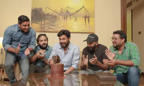 അദൃശ്യം ടീമിനൊപ്പം ജന്മദിനം ആഘോഷിച്ച് ഷറഫുദ്ദീൻ