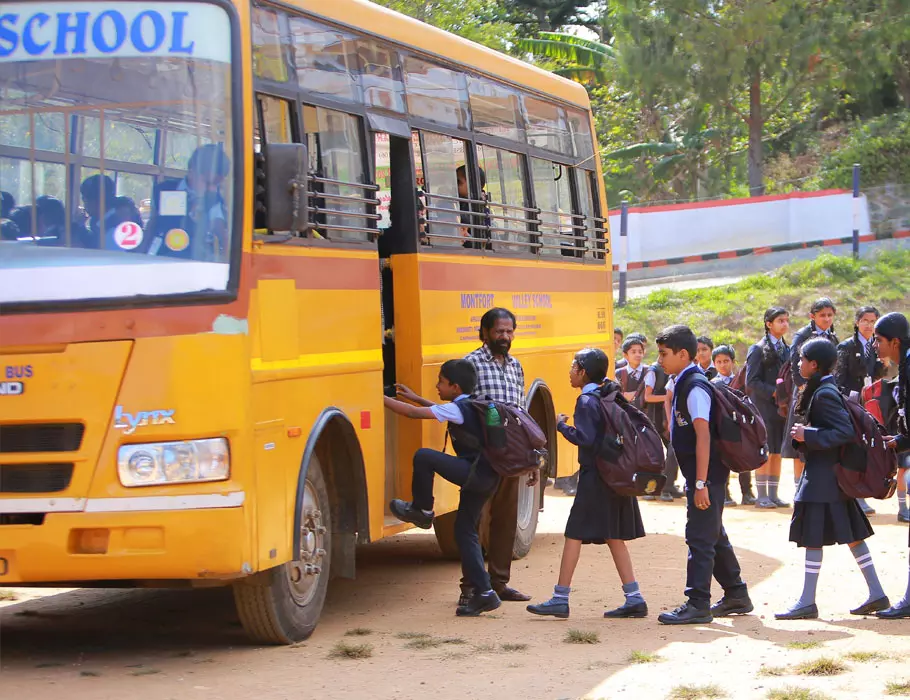 സ്കൂൾ ബസുകൾക്ക് രണ്ട് വർഷത്തെ ടാക്സ് ഒഴിവാക്കി; കുട്ടികളെ കയറ്റാത്ത ബസുകള്‍ക്കെതിരെ കർശന നടപടിയെന്നും ഗതാഗത മന്ത്രി