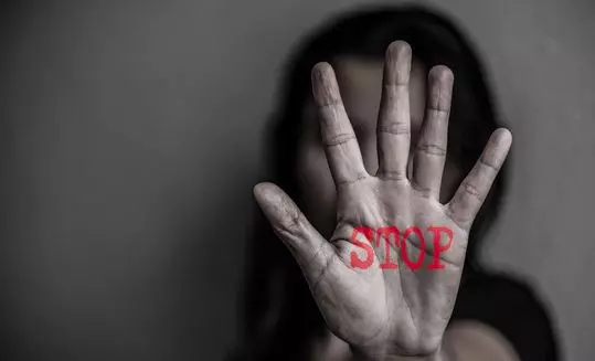 കൊണ്ടോട്ടിയില്‍ പട്ടാപ്പകല്‍ പെണ്‍കുട്ടിയെ പീഡിപ്പിക്കാന്‍ ശ്രമം, കല്ലുകൊണ്ട് തലയ്ക്കടിച്ചു; 15കാരന്‍ പിടിയില്‍