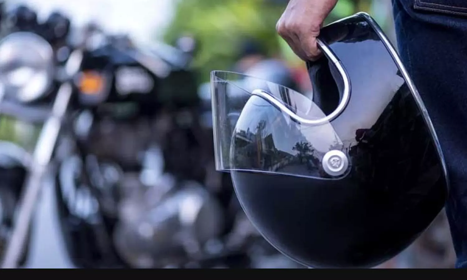 ഇരുചക്ര വാഹനത്തില് കുട്ടികൾക്ക് ഹെൽമെറ്റ് നിർബന്ധം, ഡ്രൈവറേയും കുട്ടിയേയും ബന്ധിപ്പിച്ച് ബെൽറ്റ്- നിയമം കടുപ്പിക്കാനൊരുങ്ങി കേന്ദ്രം ഇരുചക്ര വാഹനത്തില് കുട്ടികൾക്ക് ഹെൽമെറ്റ് നിർബന്ധം, ഡ്രൈവറേയും കുട്ടിയേയും ബന്ധിപ്പിച്ച് ബെൽറ്റ്- നിയമം കടുപ്പിക്കാനൊരുങ്ങി കേന്ദ്രം