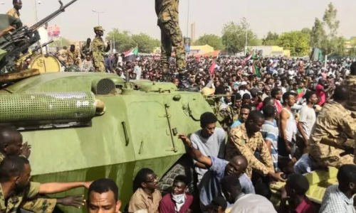 സുഡാനില്‍ സൈനിക അട്ടിമറി;  പ്രധാനമന്ത്രി അറസ്റ്റില്‍, അടിയന്തരാവസ്ഥ പ്രഖ്യാപിച്ചു