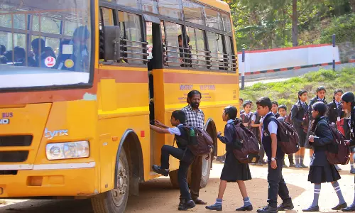 സ്കൂൾ ബസുകൾക്ക് രണ്ട് വർഷത്തെ ടാക്സ് ഒഴിവാക്കി; കുട്ടികളെ കയറ്റാത്ത ബസുകള്‍ക്കെതിരെ കർശന നടപടിയെന്നും ഗതാഗത മന്ത്രി